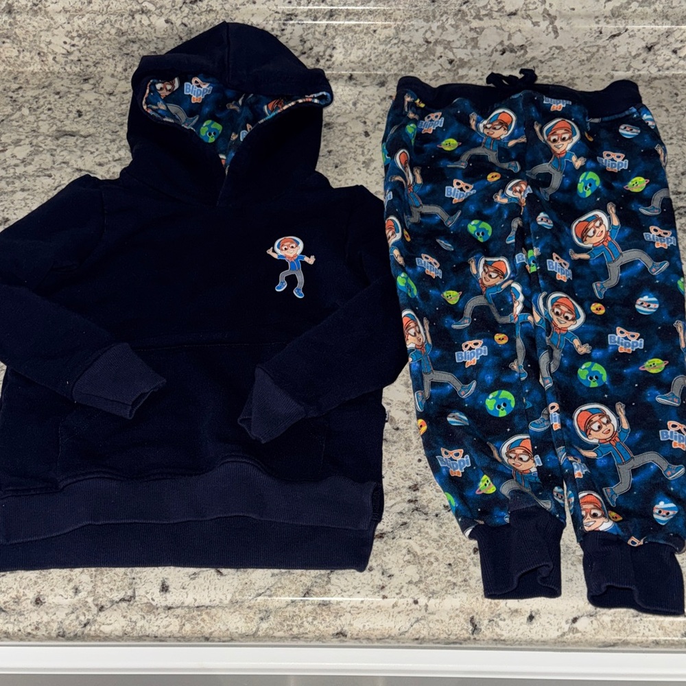 Bums & Roses Bamboo Blippi Sweatsuit- 4T- Both pieces included!